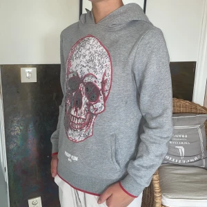 Philipp plein hoodie  - En snygg och fräsh Philipp plein hoodieför endast 1599