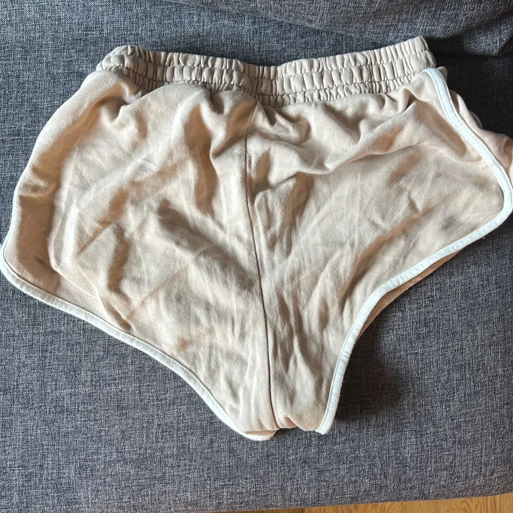  Ett par mjukis shorts från H&M använt dom nån gång. Shorts.