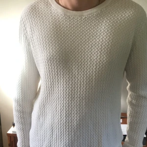 Tröja  - Säljer denna då den aldrig har använts jätte bra kvalitet är i storlek xl men passar mig som är s