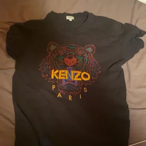Kenzo t-shirt - Säljar av denna, storlek S och inte använd alls mycke, skick 9/10