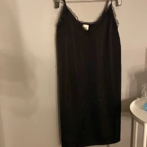 Klänning - Fin klänning från hm som aldrig är använd