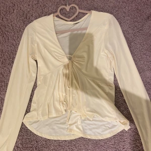 Blus - Jättegullig gul blus💛