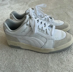 Nya Puma skor - Tja, säljer nu mina riktigt snygga Puma skor som jag köpte för några månader sedan men inte använt för att de var fel storlek, nypris 1300kr Mitt pris endast 600kr. Storlek 42