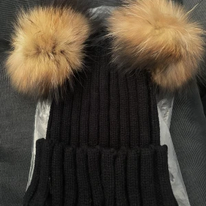 Ny mössa.  - Säljer min mössa då den har ALDRIG kommit till användning. Ny köpt och ny skick från vivanilla. (Fraktar med) men köparen står för frakten. 😊