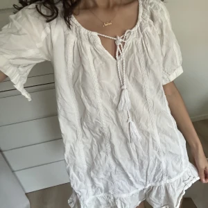 Vit blus/klänning - Vit söt blus/klänning