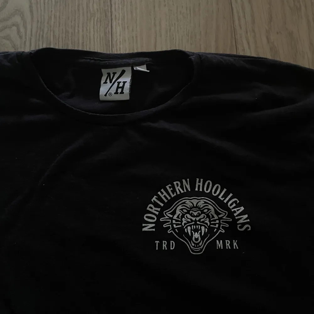 T-shirt från northern hooligans. Köpt på Ridestore. Bra skick! . T-shirts.