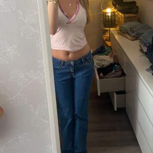 Jeans från pull & bear på helt nya endast använda en gång säljer då de för korta för mig jag är 175❤️
