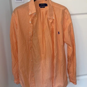 Ralph lauren skjorta storlek S  - Ralph lauren skjorta herr storlek S. I fint skick, knappt använda.   400kr/ styck 
