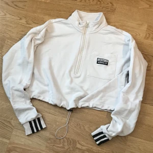 Adidaströja - Vit tröja från adidas.