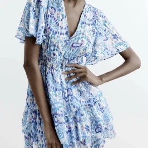 Klänning - Slutsåld klänning från zara i nyskick!💓