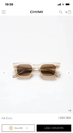 Chimi 04 - Intressekoll på mina chimis 04 ecru som är använda fåtal gånger!💓 Det är i fint skick och alla boxar, lådor och påsar medföljer!