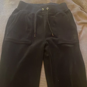 Svarta juicy - Säljer svarta juicy byxor❤️