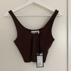 Weekday topp - Helt oanvänd topp från Weekday strl S 🤎