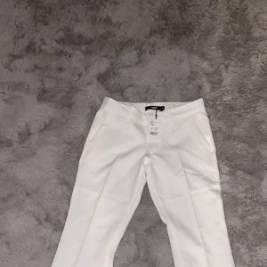 Vita kostymbyxor - Helt oanvända med prislapp på