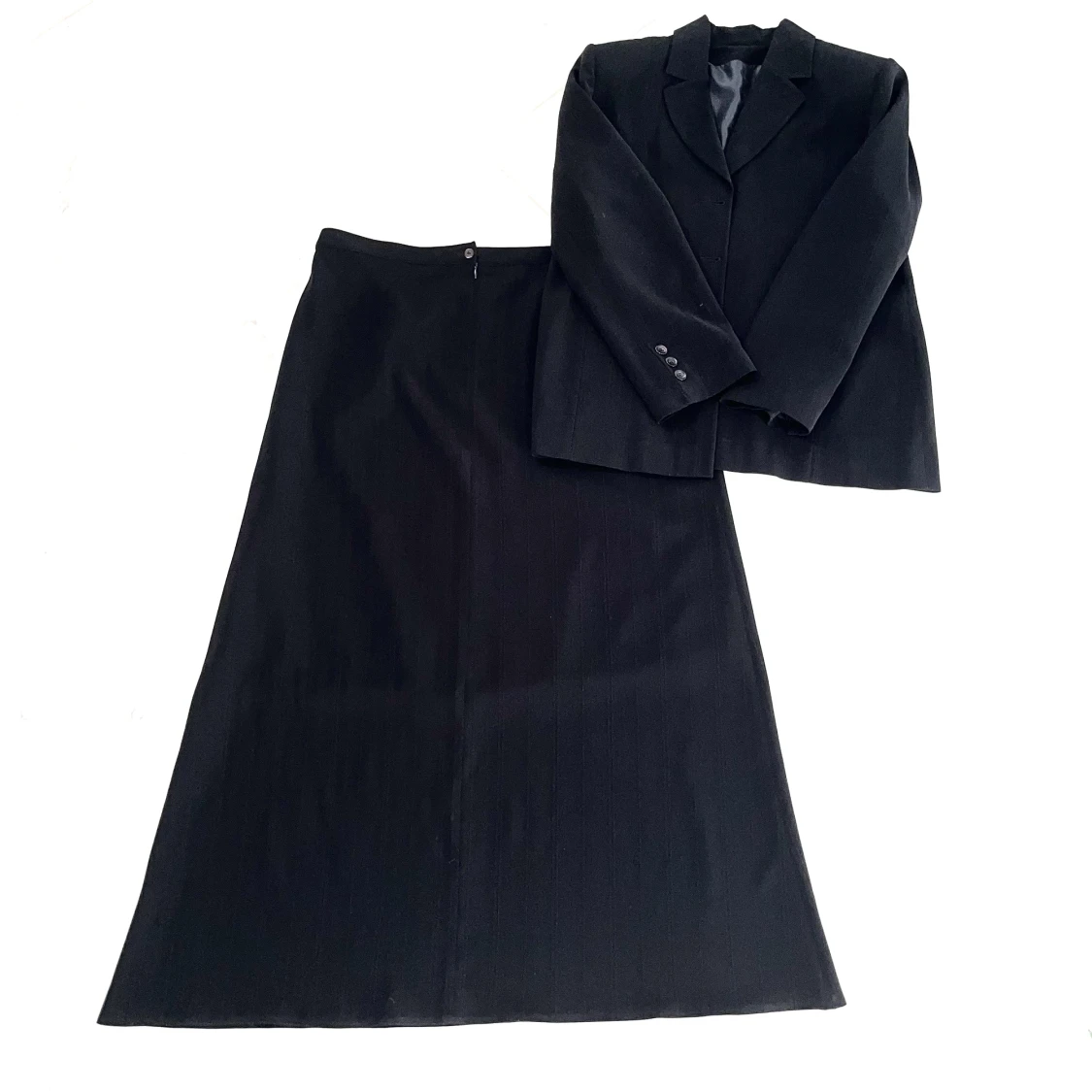 Oanvändt kostym set (kjol + kavaj)