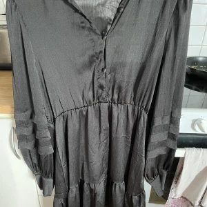 Svart klänning  - Aldrig använd 