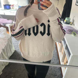 Hunkydory tröja - Stickad tröja från hunkydory med deras klassiska icon tryck på, superbra skick och så skön! 