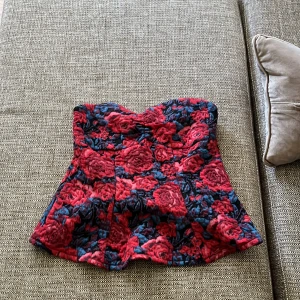 Söt festtopp - En nästan oanvänd söt topp, perfekt festtopp 🥰