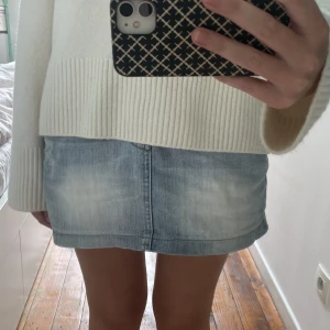 Jeanskjol med paljetter  - Paljetter på bakfickorna!! Så söt