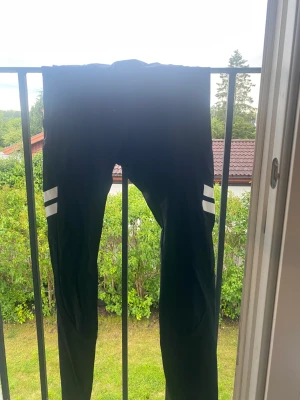 stronger byxor  - Säljer mina stronger tights för dom är för små.. orginal pris är  399