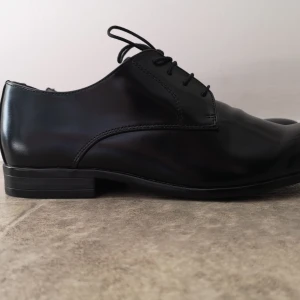 Finskor - Använda en gång i en timme. Som nya. 