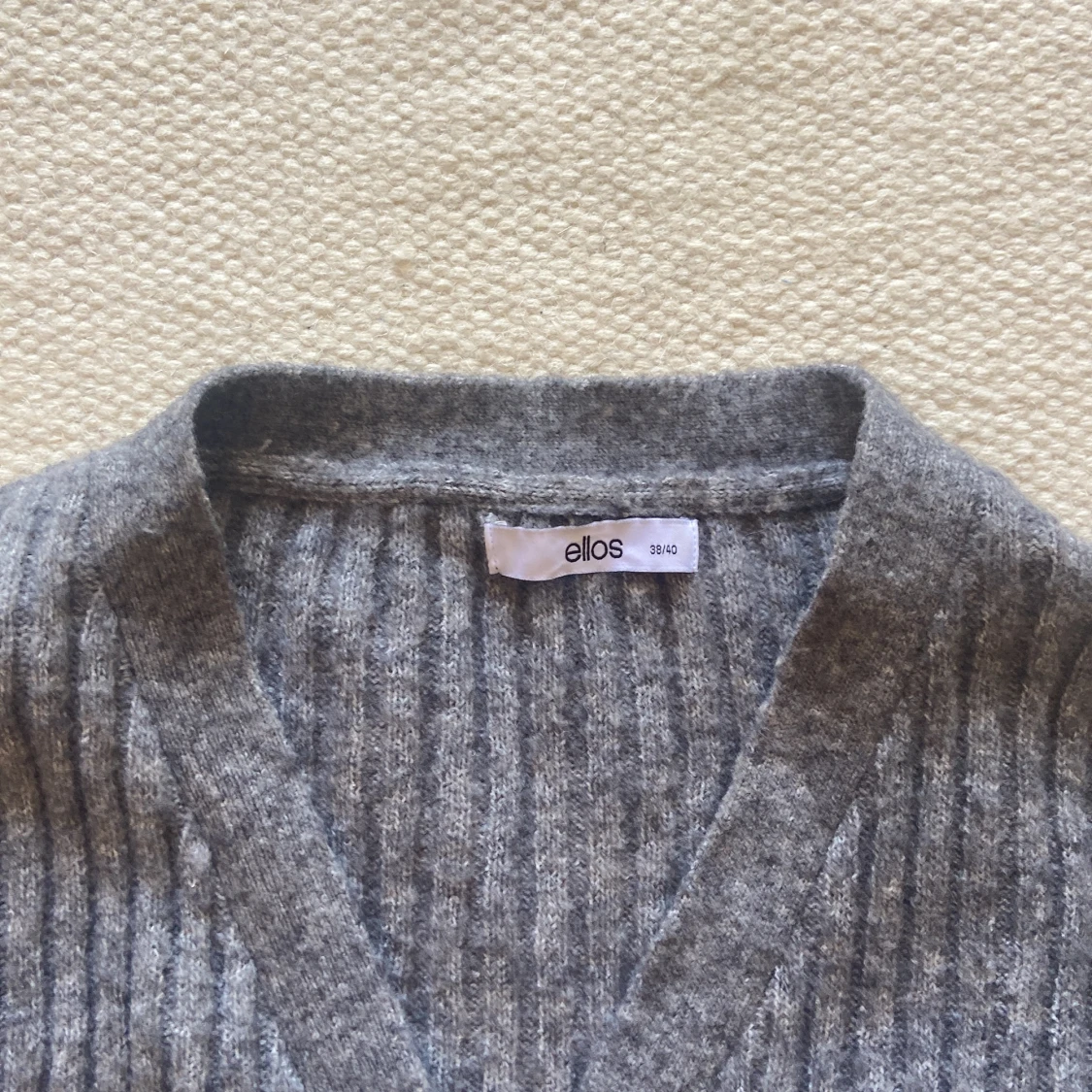 Stickad kofta i ull  - 90