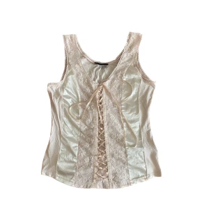 Linne - SÅ fint ljus rosa linne men är tyvärr för stort för mig! Den är i storlek M och jätte skönt material🎀