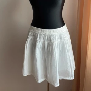 Vit kjol - Söt vit kjol perfekt till sommarn!