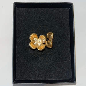 ioaku liknande ring - jättefin iaoku liknande ring💕