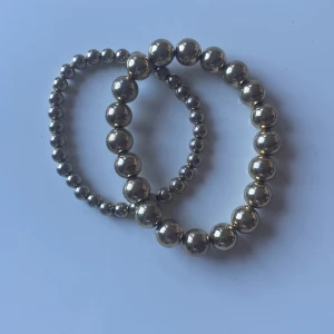 Armband  - Säljer dessa två super fina stockholmstil armband. Vid intresse kontakta mig💗