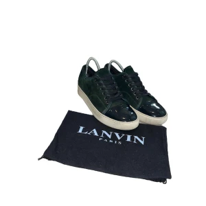 Lanvin cap Toe sneakers  - Lanvin cap Toe sneakers  Storlek: 40 passar 41-42 Cond: 9/10 Pris: 2350:-  Dustbag tillkommer   Skriv pm för mer information