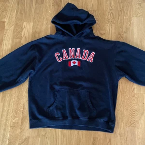 Canada hoodie  - En as mysig hoodie som är i bra kvalite.