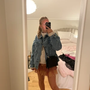 Zara kjol  - Fin kjol som ej kommer till användning längre!!💕INTE SÅLD!!!, tryck på ”köp nu”