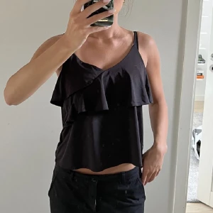 Topp hm - Superfin festtopp köpt på plick men som tyvärr inte passade mig 💕 Lånade bilder från tidigare säljare!!