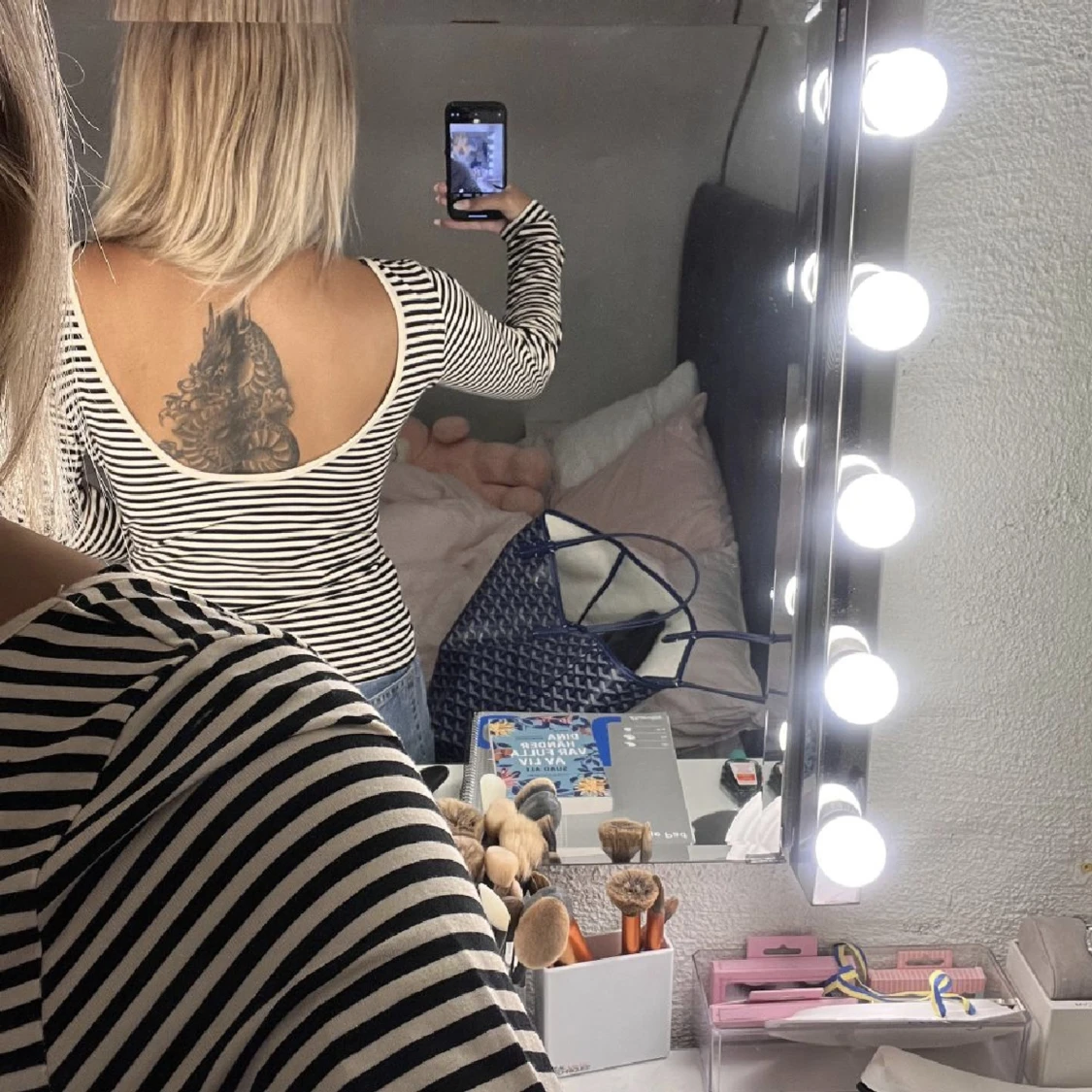 Randig tröja med öppen rygg - 91