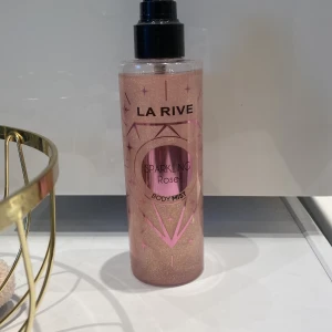Glitter spray  - Säljer min glitter spray som är helt ny, säljer den för att jag inte gillar glitter och jag har ingen användning till den 