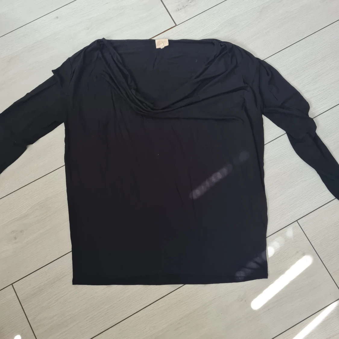 Svart topp med cowl neck - 90