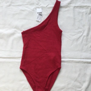 Linne - Helt ny linne/bodysuit, storlek 34