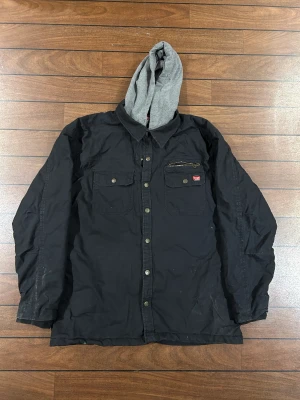 Vintage Wrangler Jacka - Snygg vintage Wrangler jacka i storlek XL! Bara att skriva om du undrar över något🙏