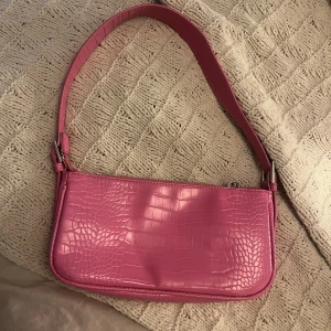 Väska - Från Gina tricot