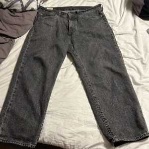 Levis stay loose - Nästan oanvända Levis stay loose. Nypris 1200kr.  Hör av dig vid intresse eller fler frågor 😊
