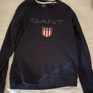 Tröja  - Säljer min marinblåa gant tröja 