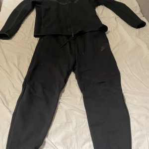 Nike tech fleece  - Nästan oanvänd Storlek L