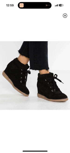 Pavement - Fina skor ifrån pavement köpta på plick använt 2 gånger. Storlek 39 passar 38/39💕💕