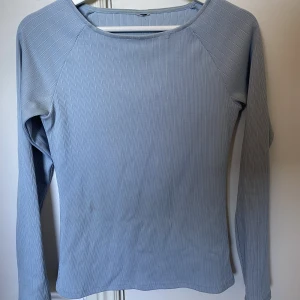 Tröja - Superfin tröja! Storlek och märke är okänt men den passar mig så skulle säga att det är en S/M