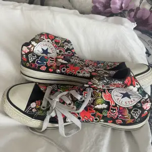 Super coola converse i storlek 37 🤍 knapp använda