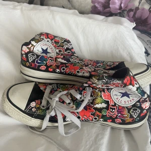 Snygga coverse  - Super coola converse i storlek 37 🤍 knapp använda