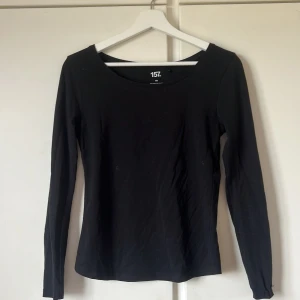 långärmad tröja  - en tunn långärmad tröja ifrån lager157  fint schick i storlek xs