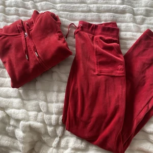 Juicy couture  - Säljer pga det inte kommer till användning❤️ bra skick 