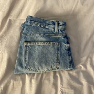 Low rise, straight jeans  - Är så gott som nya 